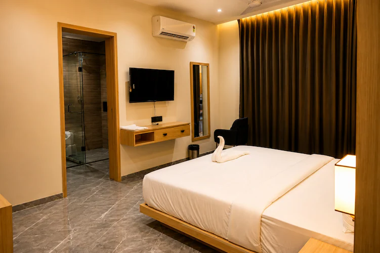 Master Room with Garden View